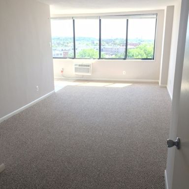 Mt. Plesant ST~ **OPEN HOUSE 9/12 10-12:30** Spacious ST w/ Eat In Kitchen!! Manager's Specials Available!! – photo 1