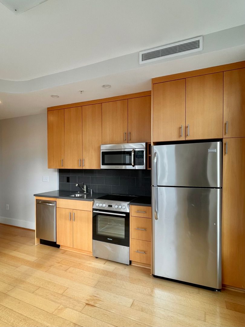 Washington Apartment: 1355 17th Street, NW