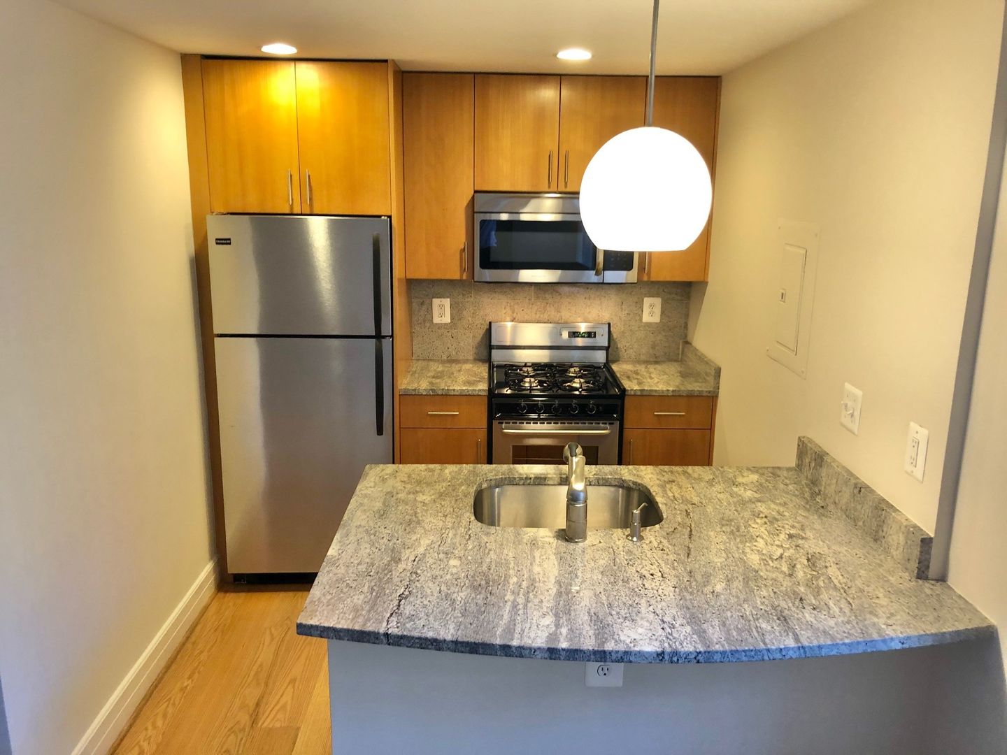 Washington Apartment: 1255 New Hampshire Avenue