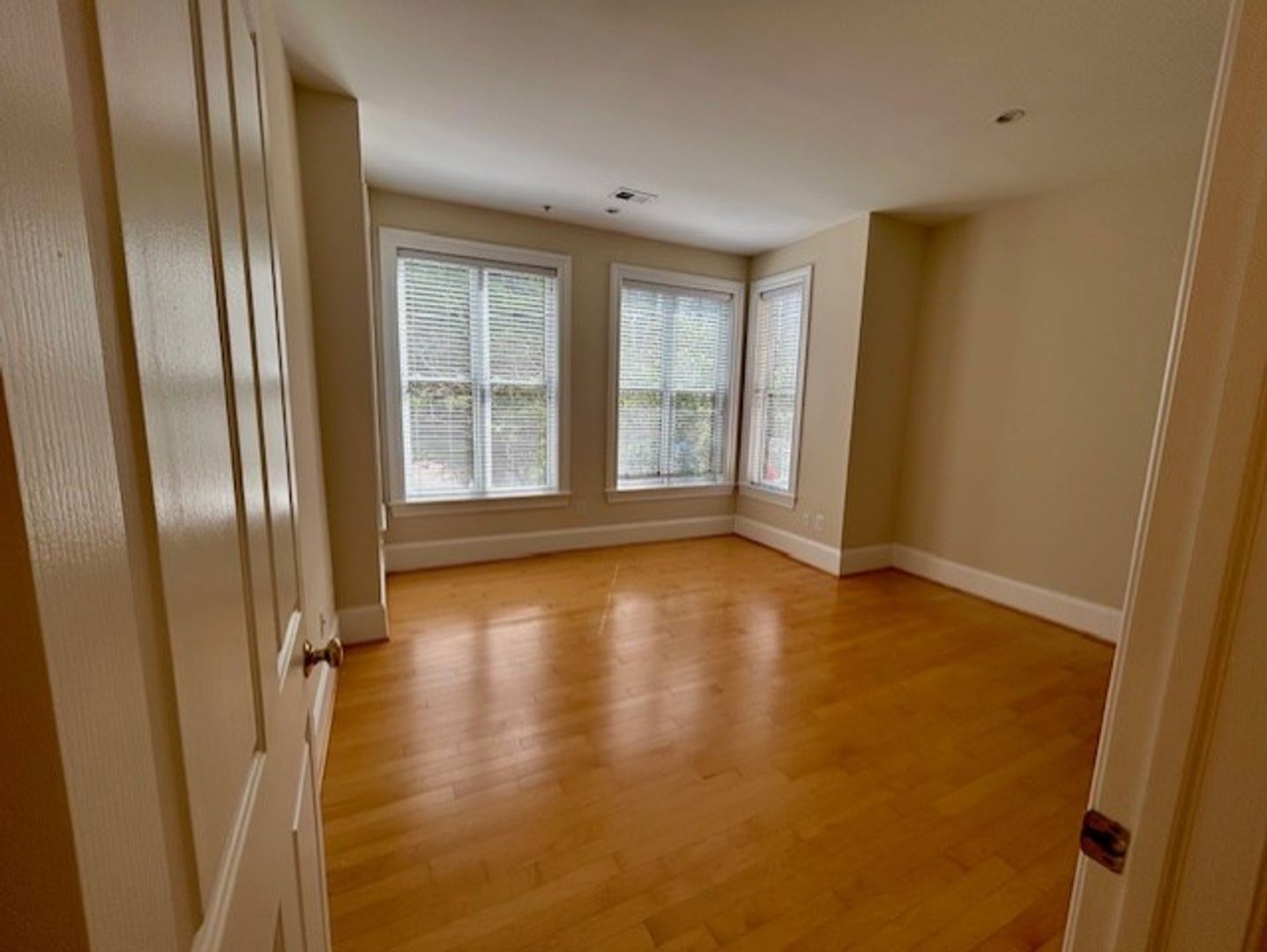 Washington Apartment: 1640 16th Street, NW