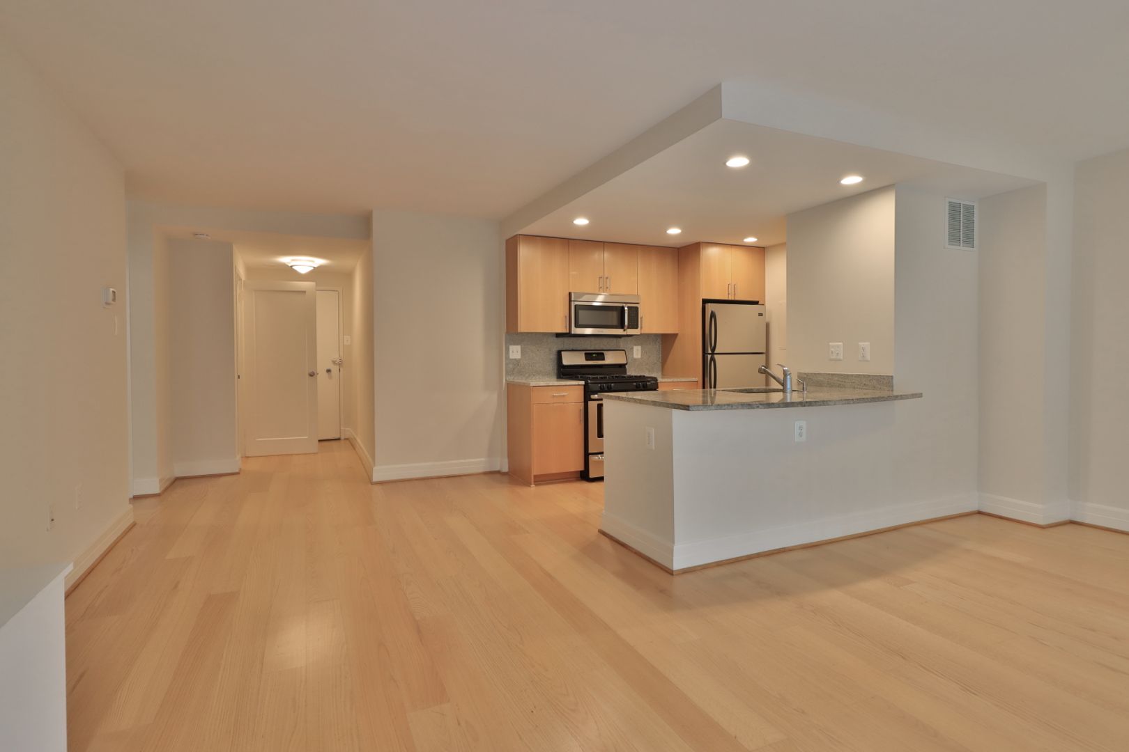 Washington Apartment: 1255 New Hampshire Avenue