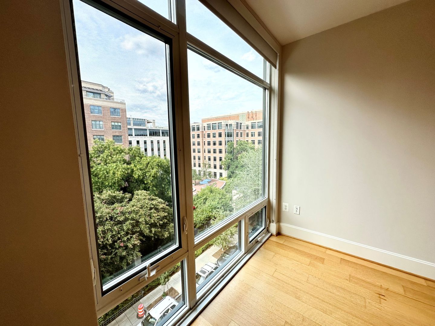 Washington Apartment: 1355 17th Street, NW