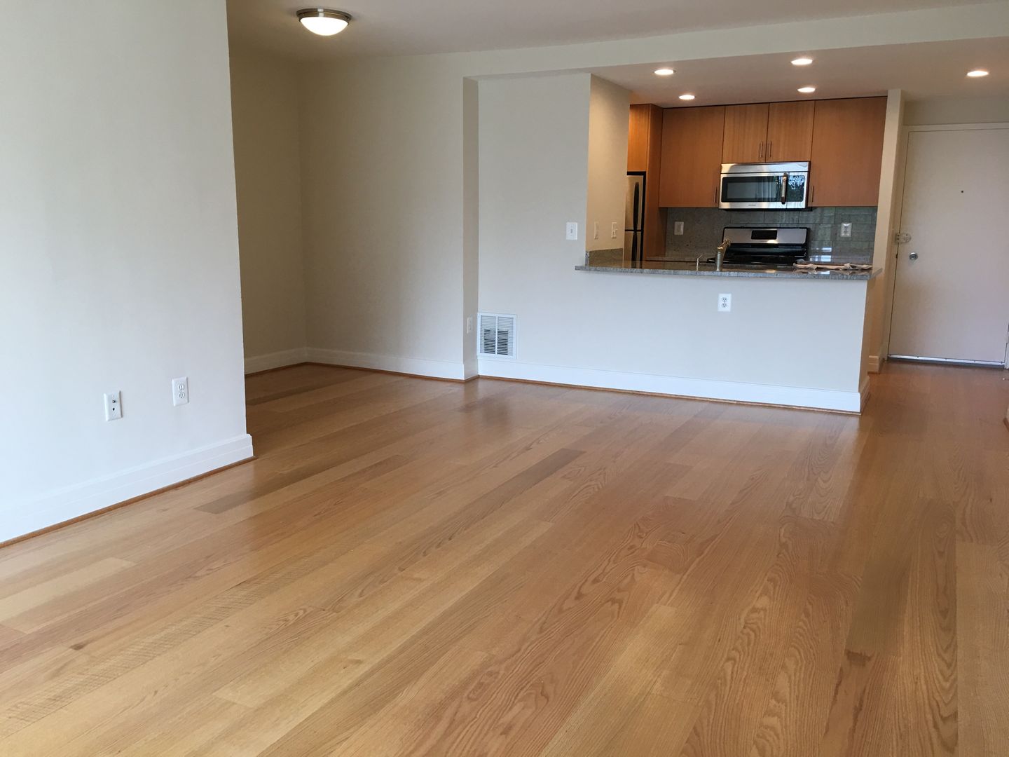 Washington Apartment: 1255 New Hampshire Avenue