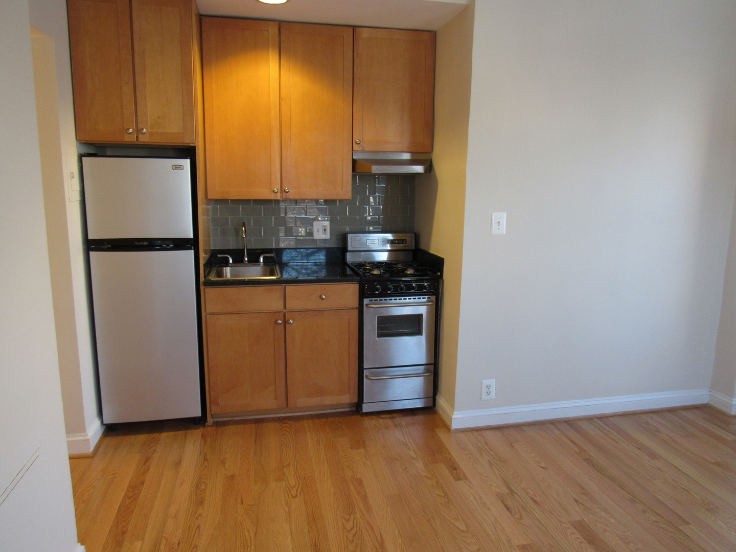Washington Apartment: 1825-1833 New Hampshire Avenue, NW