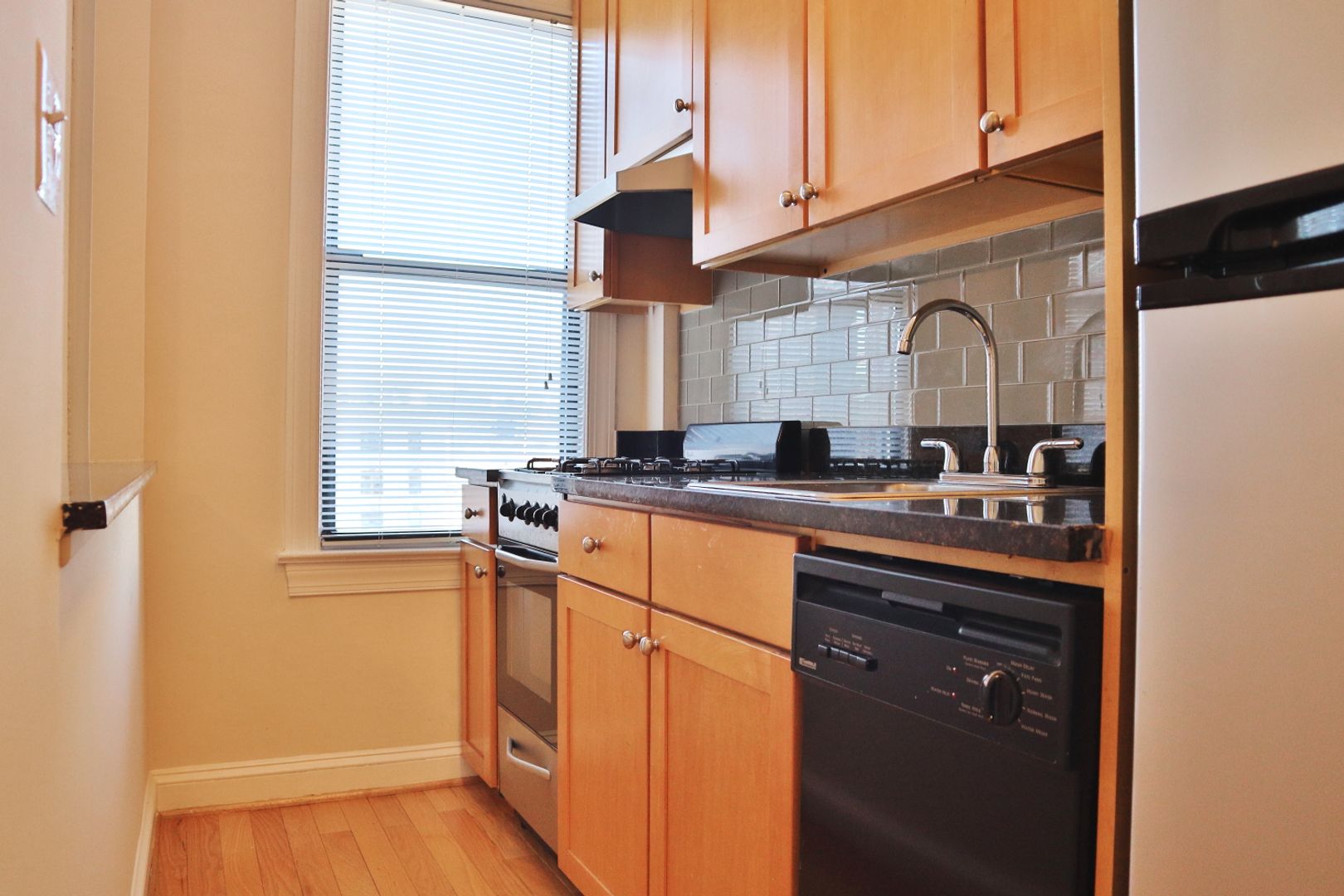 Washington Apartment: 1825-1833 New Hampshire Avenue, NW