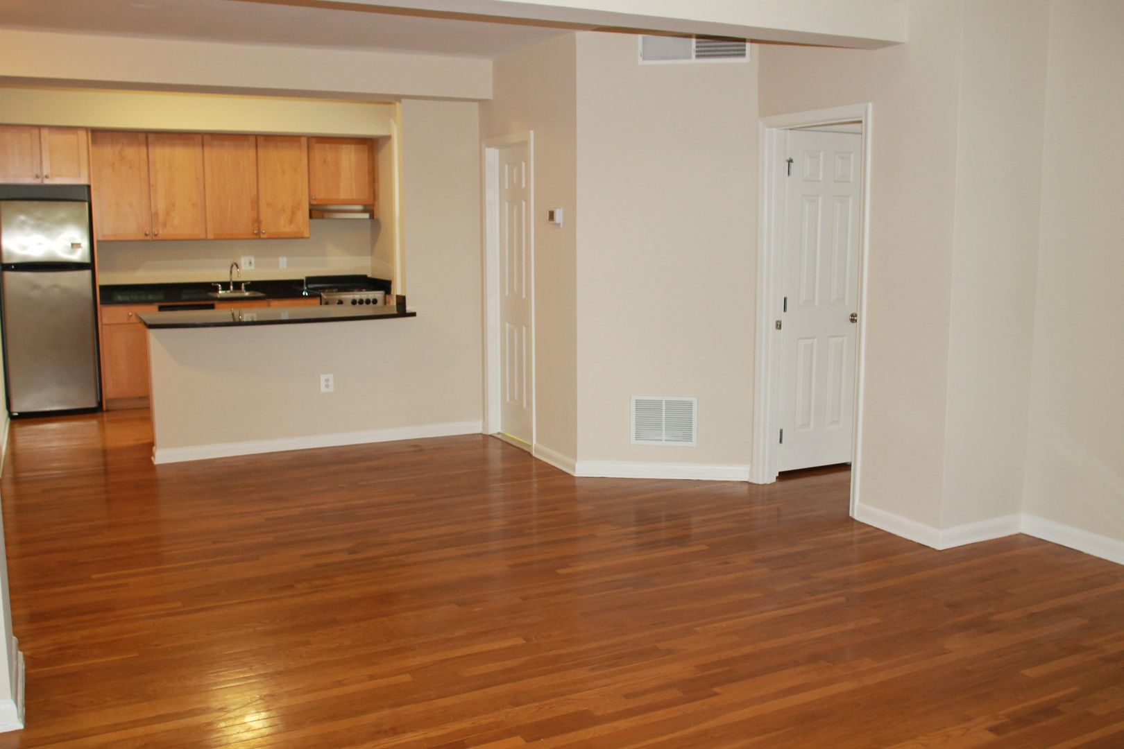 Washington Apartment: 2070 Belmont Rd, NW