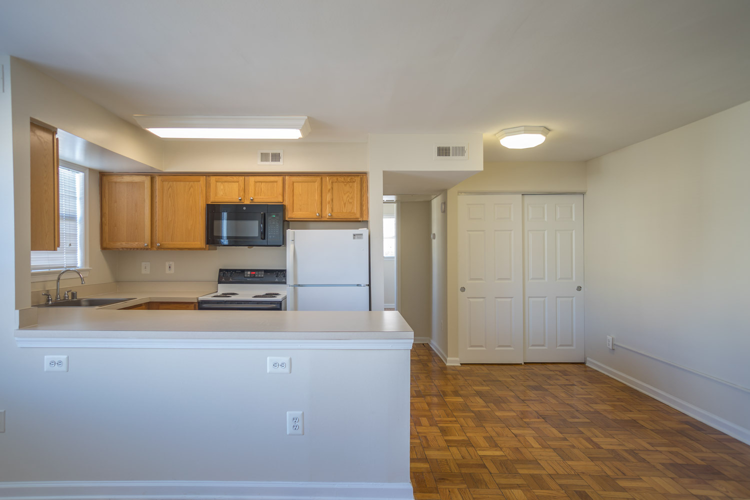 Arlington Apartment: 1660 North 21st Road