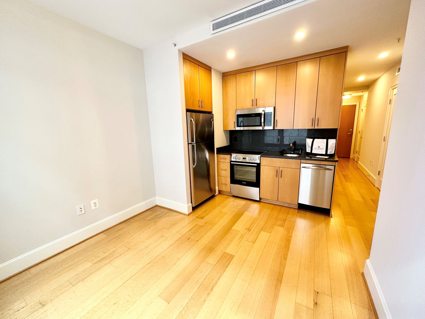 Washington Apartment: 1355 17th Street, NW