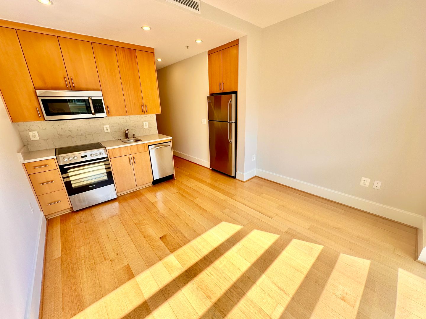 Washington Apartment: 1355 17th Street, NW