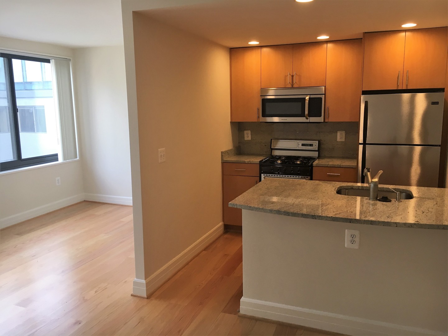 Washington Apartment: 1255 New Hampshire Avenue