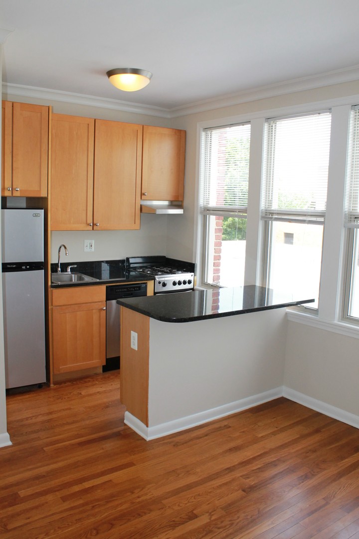 Washington Apartment: 2070 Belmont Rd, NW