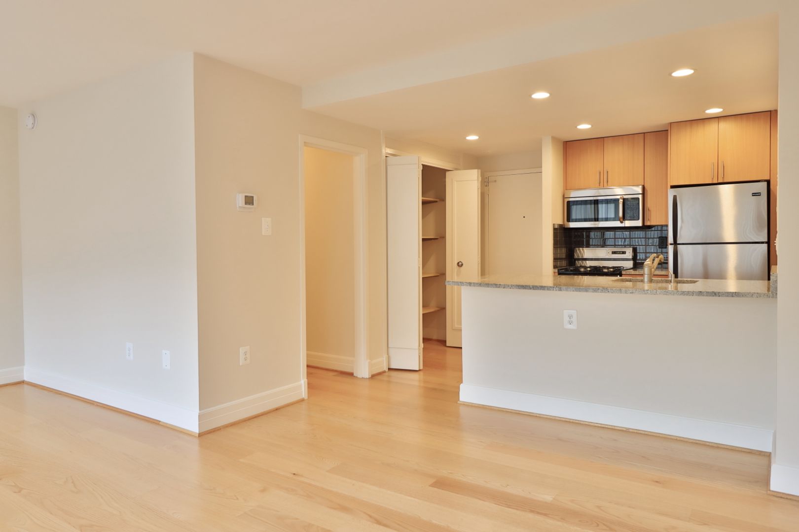 Washington Apartment: 1255 New Hampshire Avenue