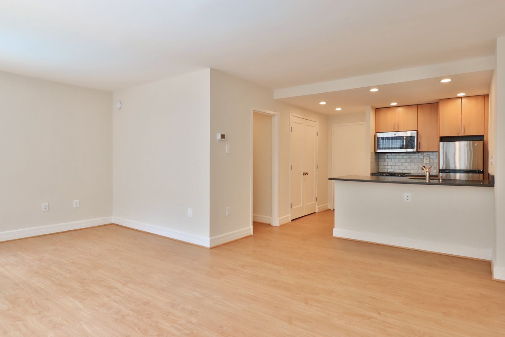 Washington Apartment: 1255 New Hampshire Avenue