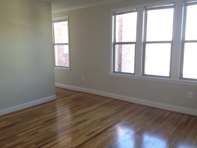 Washington Apartment: 2070 Belmont Rd, NW