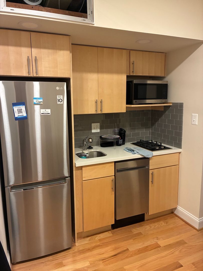 Washington Apartment: 1825-1833 New Hampshire Avenue, NW