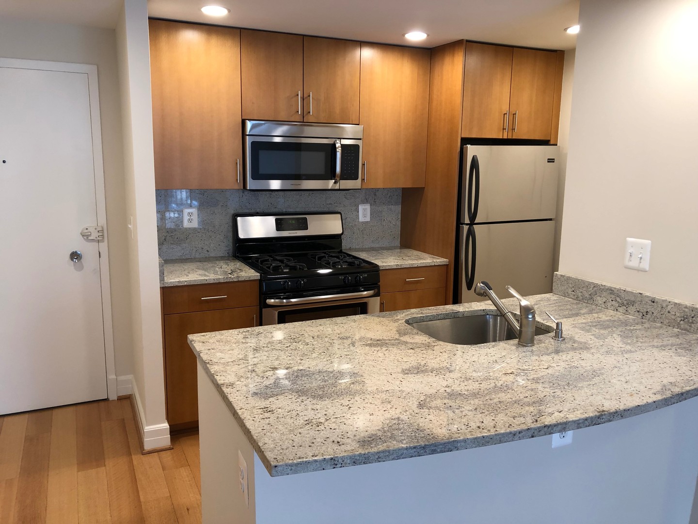 Washington Apartment: 1255 New Hampshire Avenue