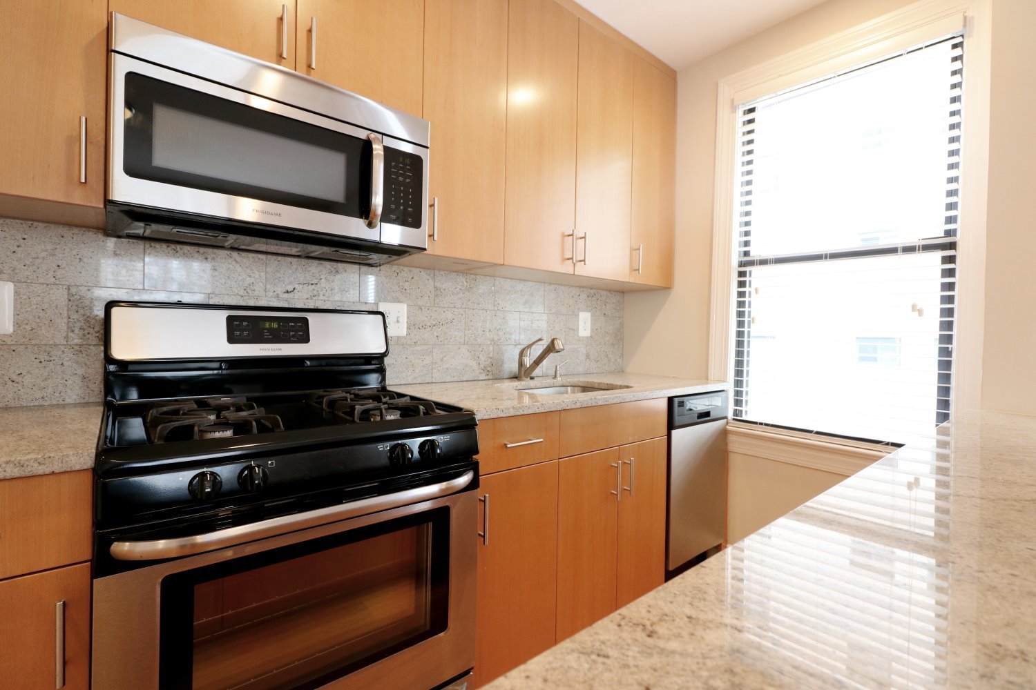 Washington Apartment: 1825-1833 New Hampshire Avenue, NW