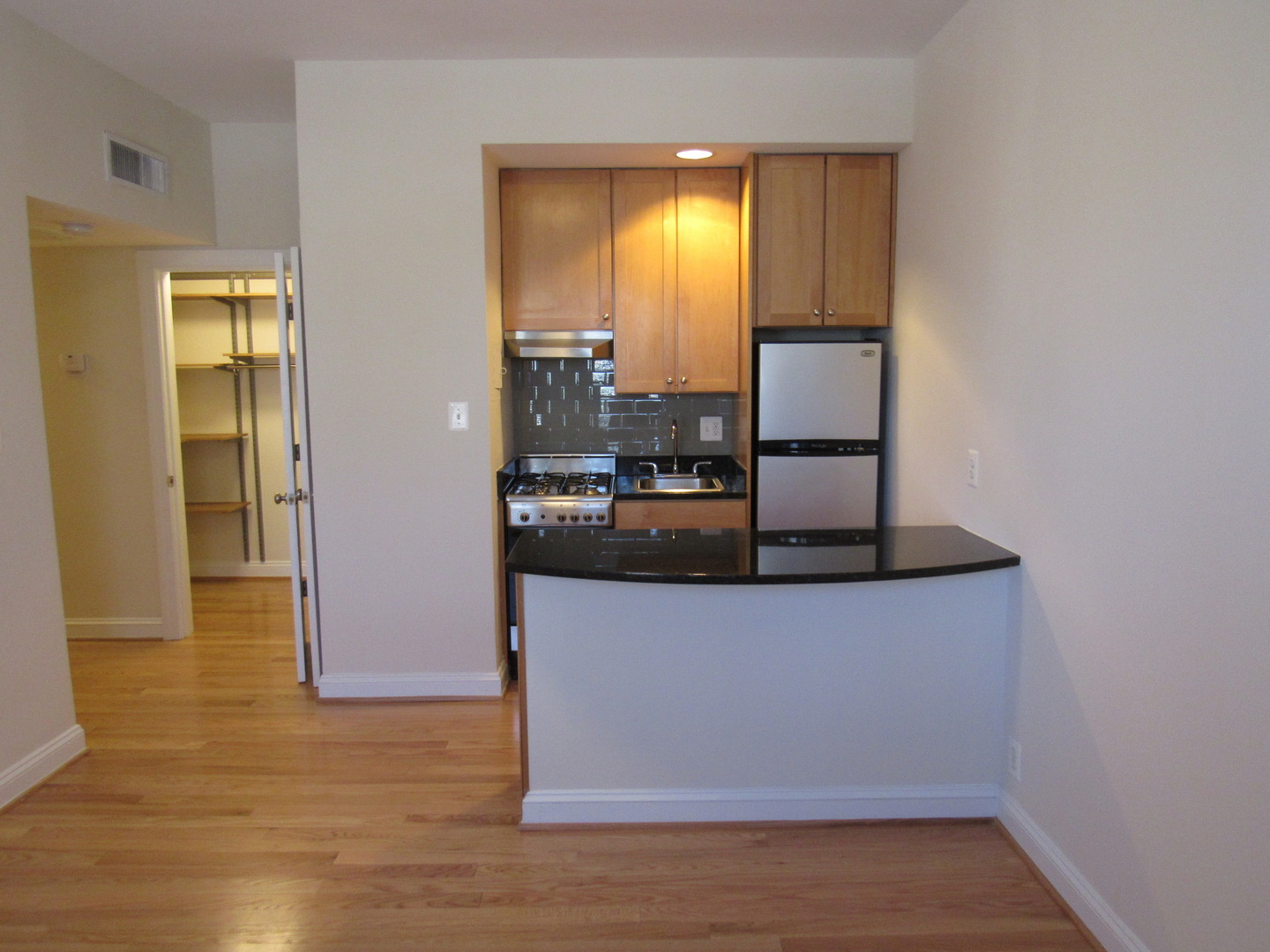 Washington Apartment: 1825-1833 New Hampshire Avenue, NW