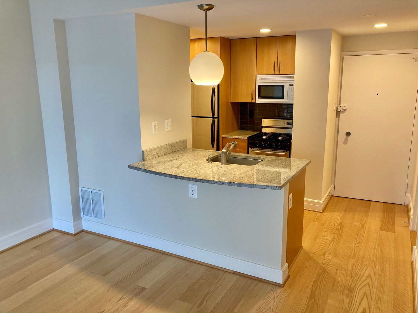 Washington Apartment: 1255 New Hampshire Avenue