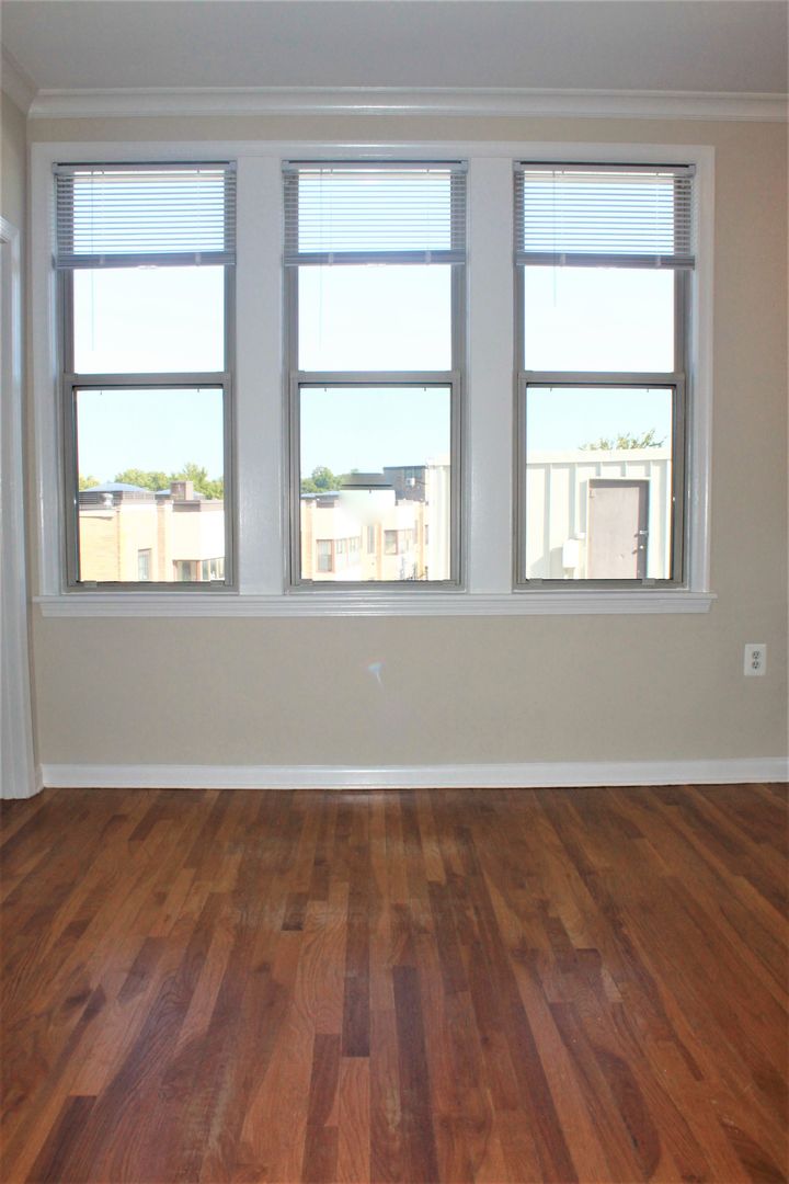 Washington Apartment: 2070 Belmont Rd, NW