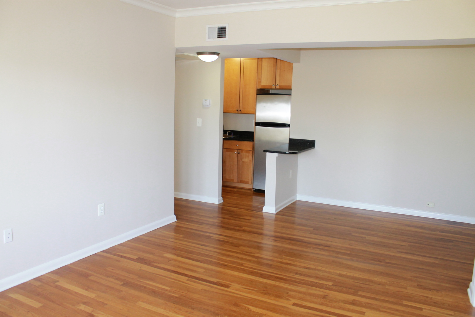 Washington Apartment: 2070 Belmont Rd, NW