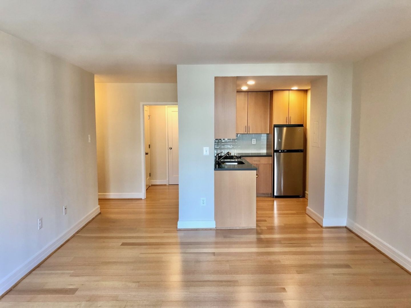 Washington Apartment: 1255 New Hampshire Avenue