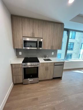 Drake East - 6th Floor Two Bedroom for November Move In - UTILITIES INCLUDED!! – photo 1