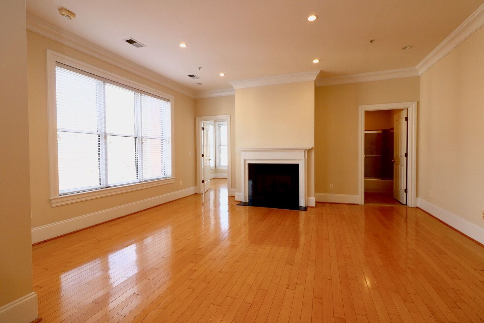 Washington Apartment: 1640 16th Street, NW