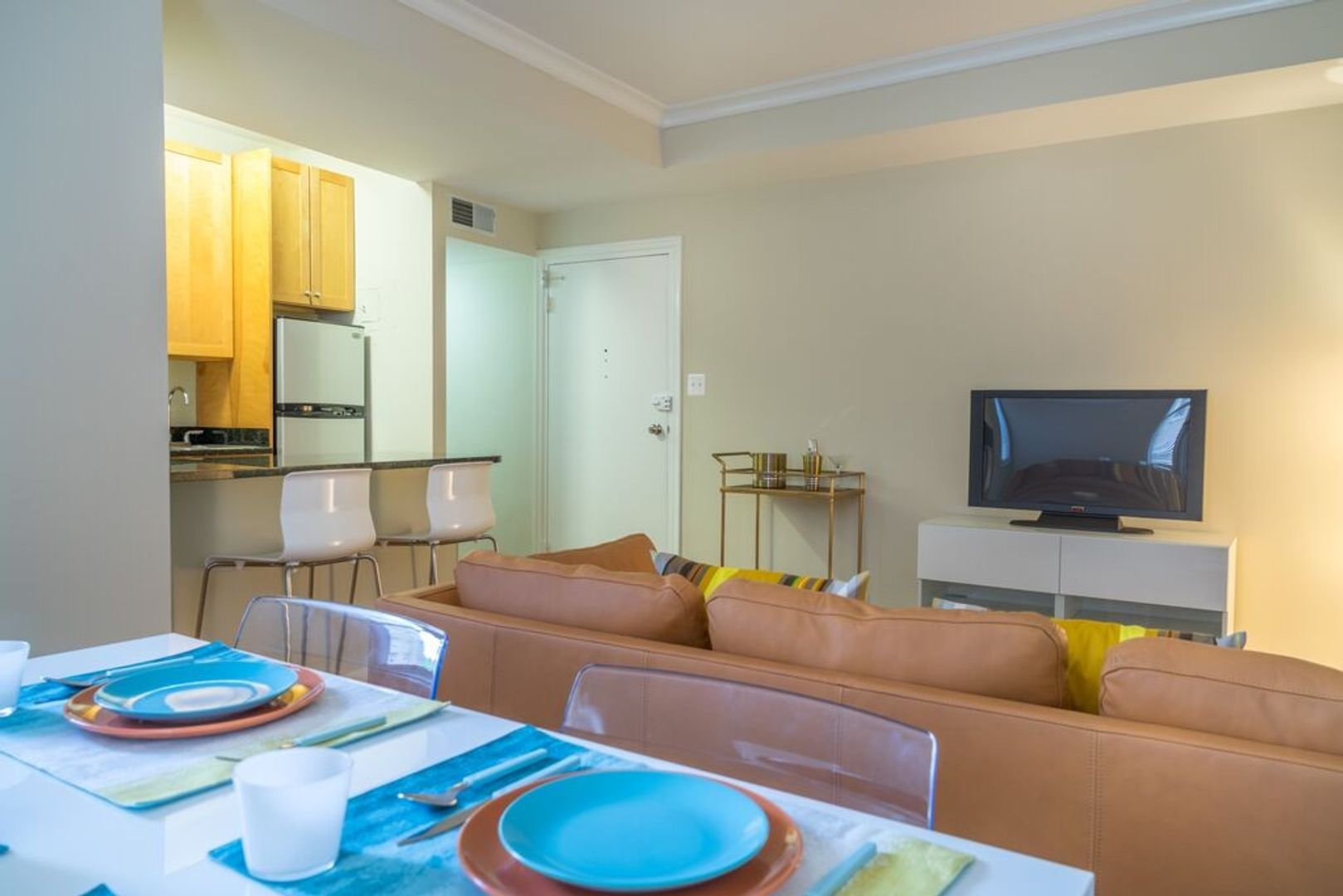 Washington Apartment: 2070 Belmont Rd, NW