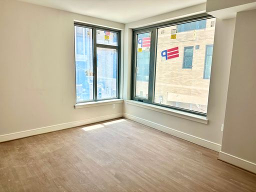 Drake East - Two Bedroom with Spacious & Sunny Living Room - UTILITIES INCLUDED!! – photo 1