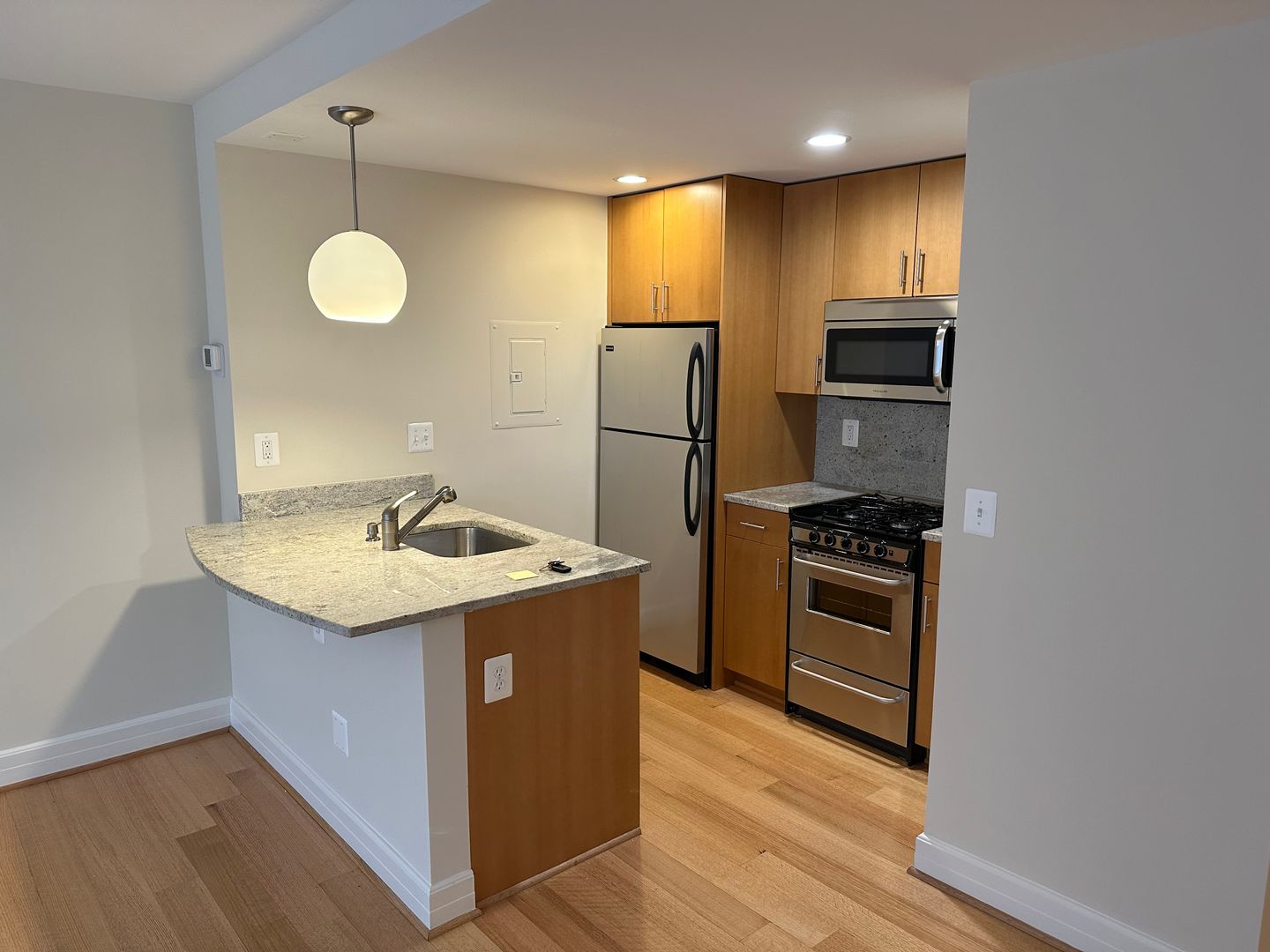 Washington Apartment: 1255 New Hampshire Avenue