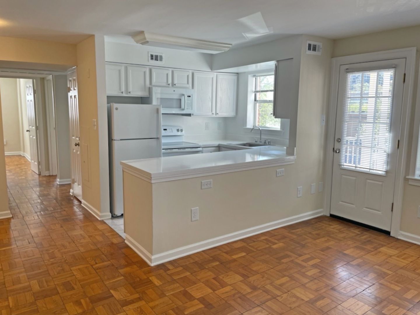Arlington Apartment: 1660 North 21st Road