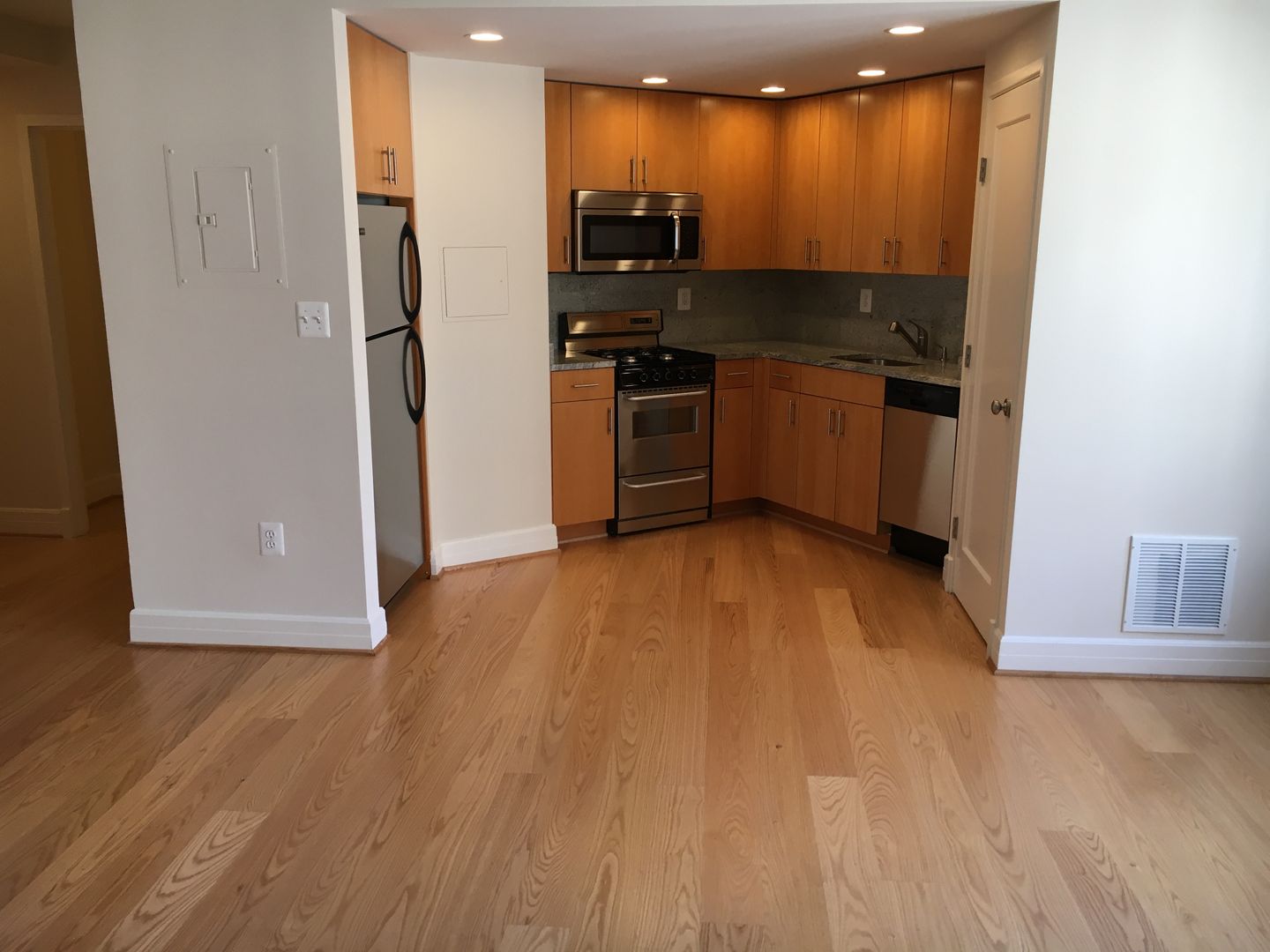 Washington Apartment: 1255 New Hampshire Avenue