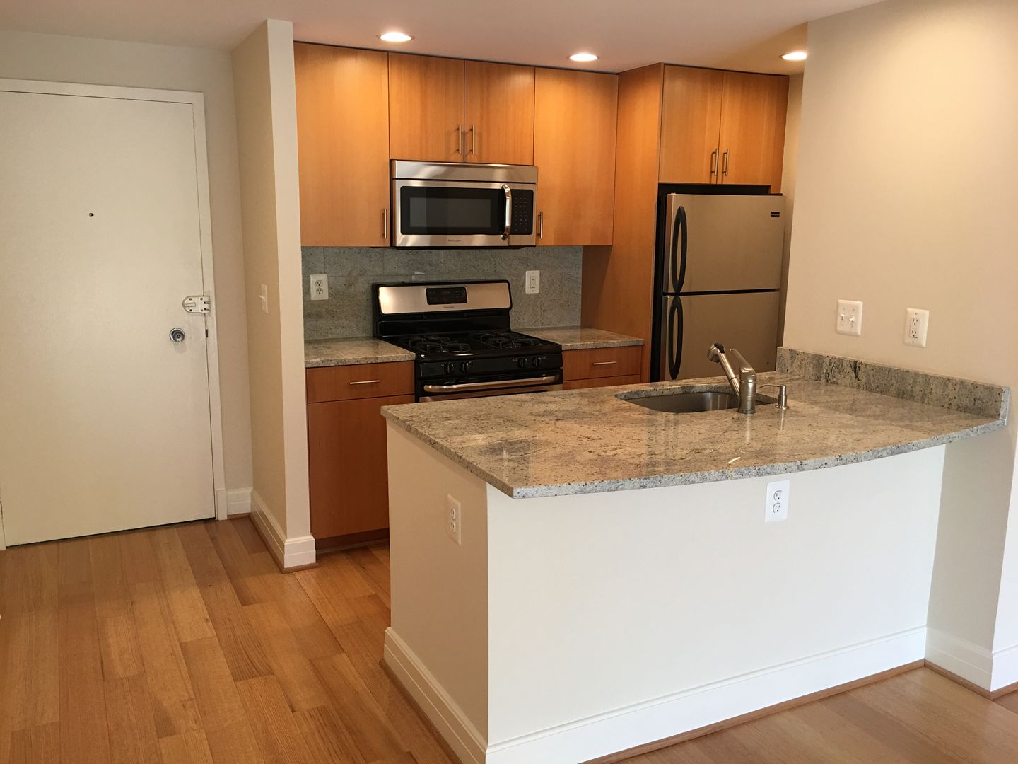 Washington Apartment: 1255 New Hampshire Avenue