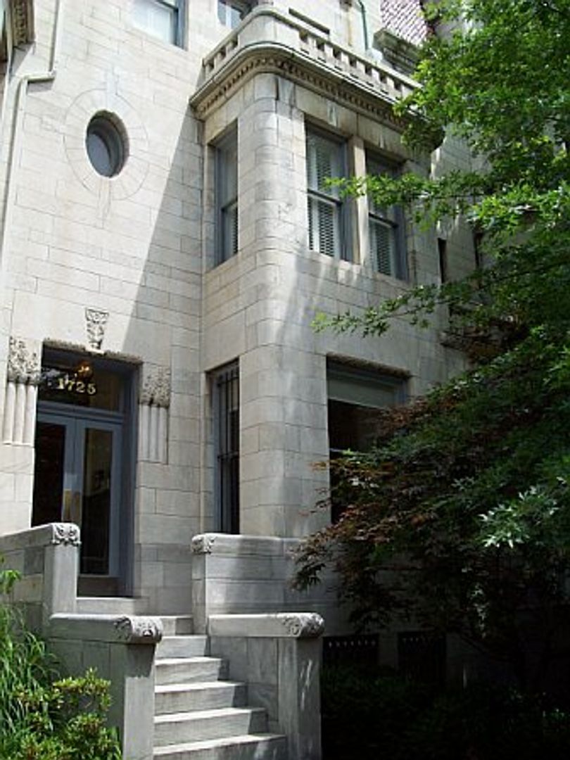 Washington Apartment: 1725 P Street, NW