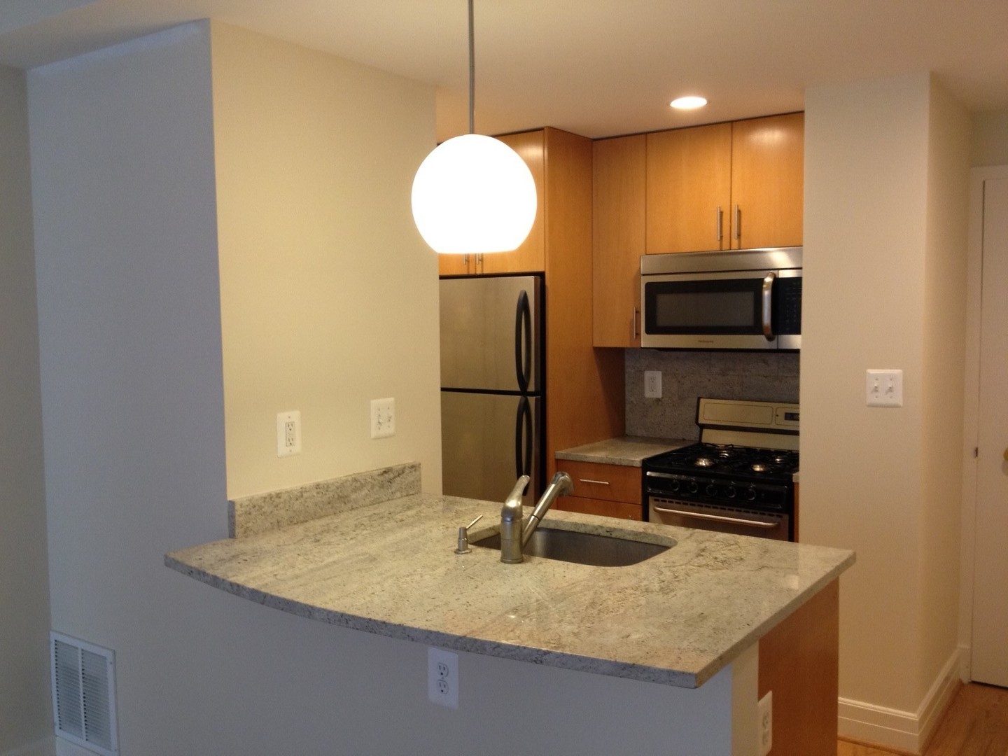 Washington Apartment: 1255 New Hampshire Avenue