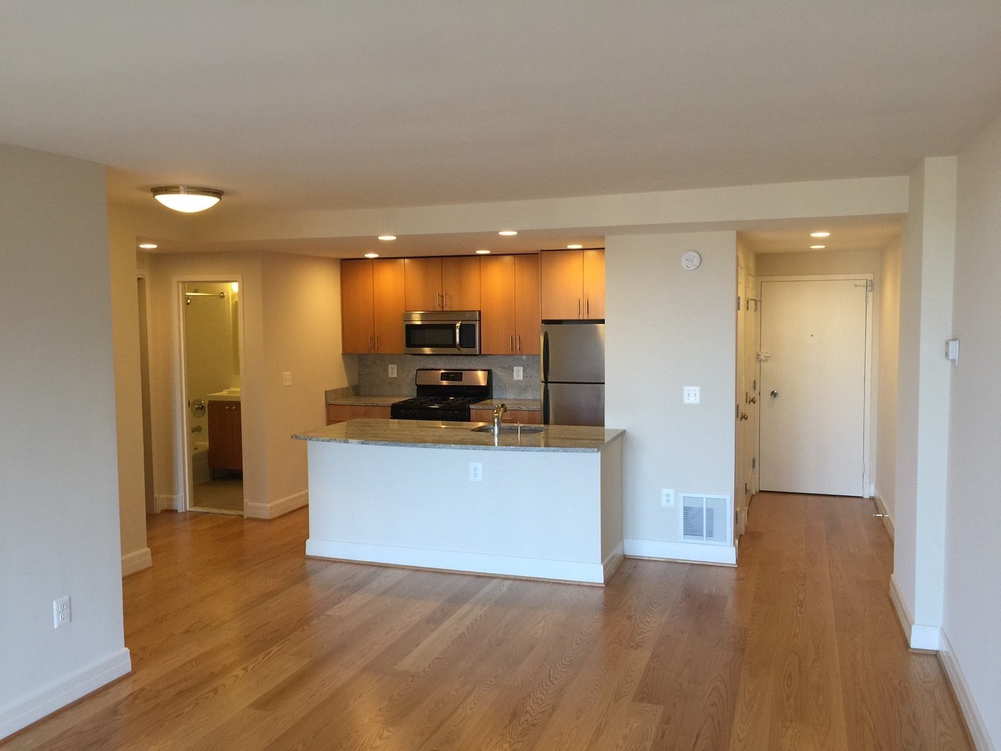 Washington Apartment: 1255 New Hampshire Avenue