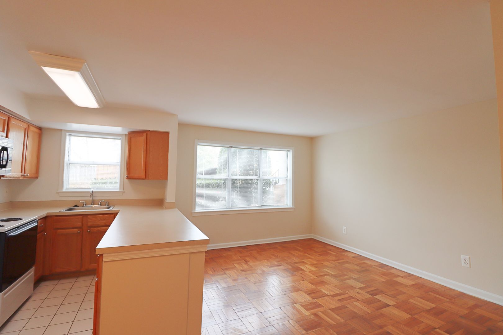 Arlington Apartment: 1660 North 21st Road