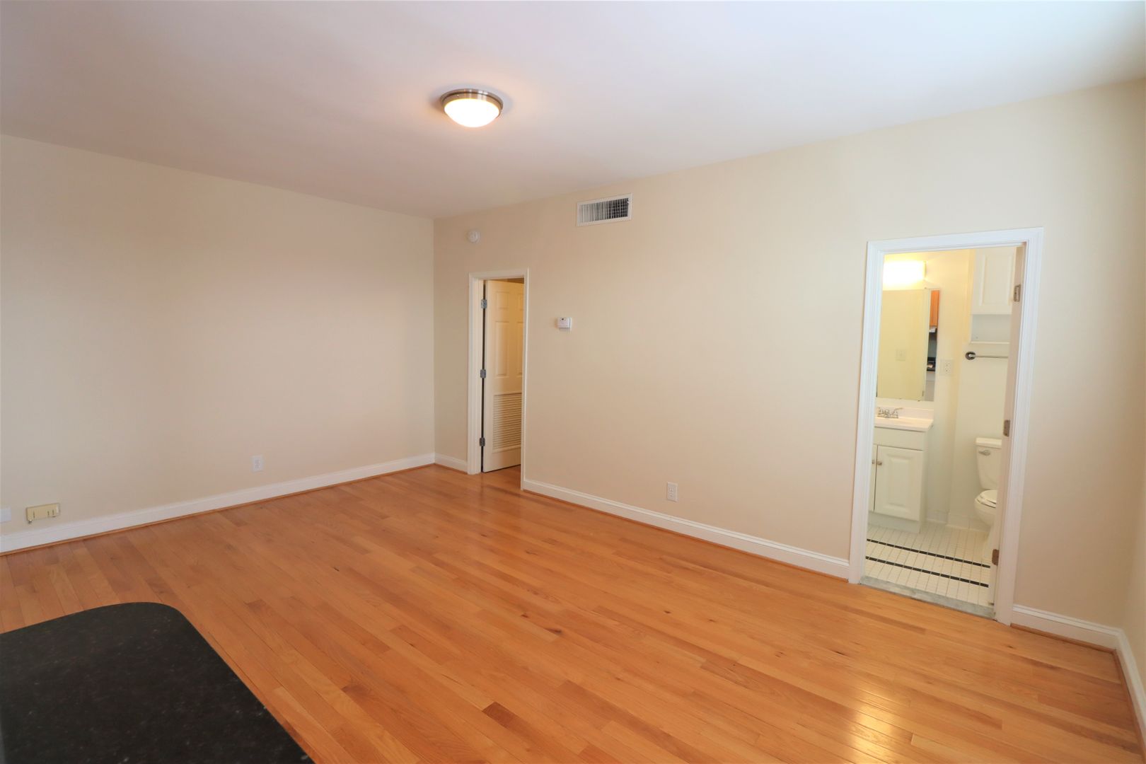 Washington Apartment: 1825-1833 New Hampshire Avenue, NW