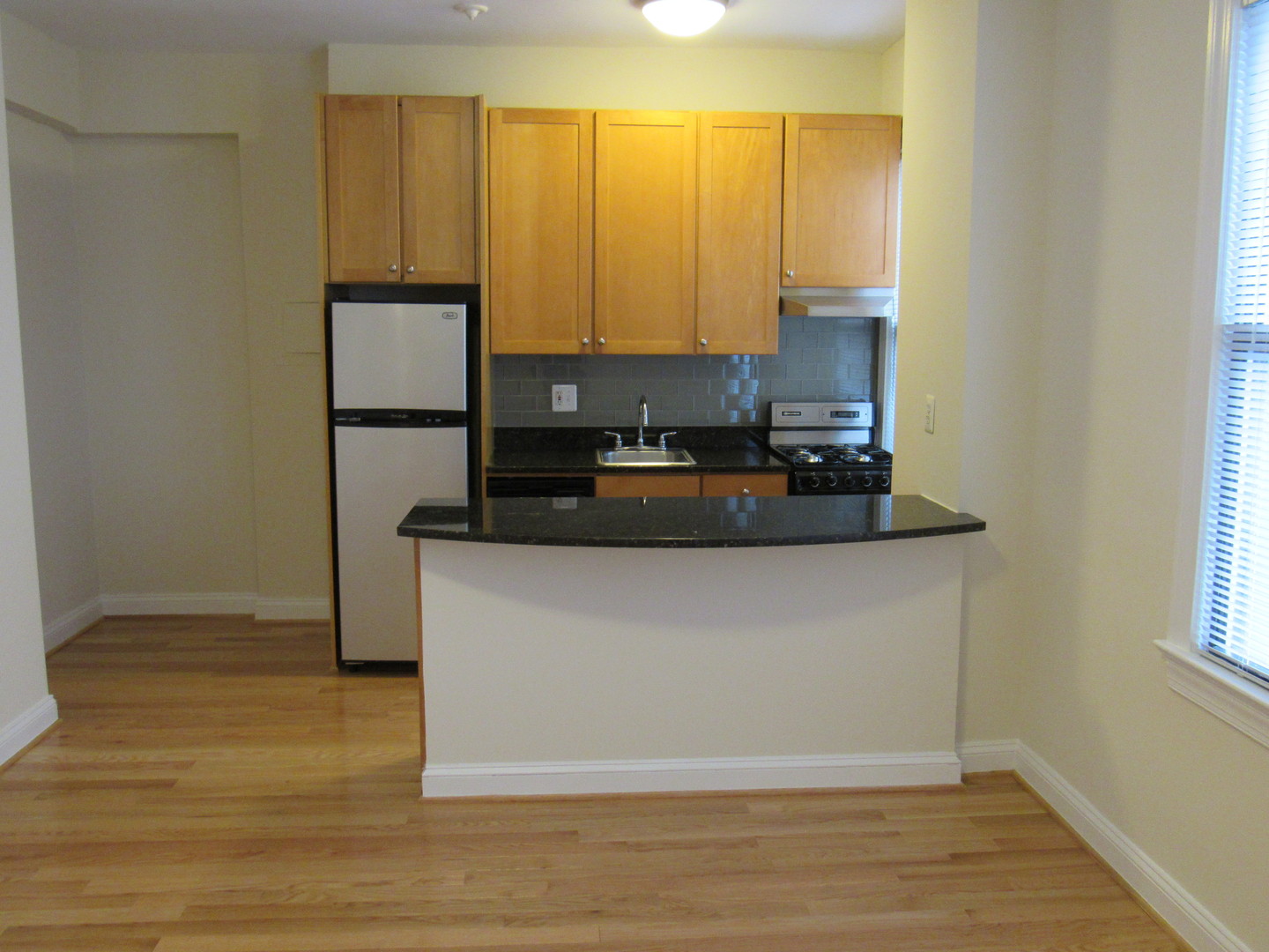 Washington Apartment: 1825-1833 New Hampshire Avenue, NW