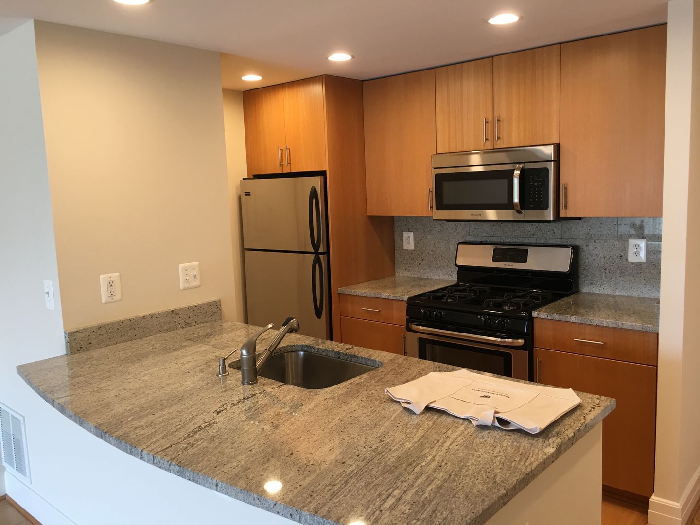 Washington Apartment: 1255 New Hampshire Avenue