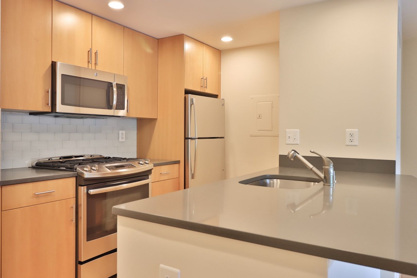 Washington Apartment: 1255 New Hampshire Avenue
