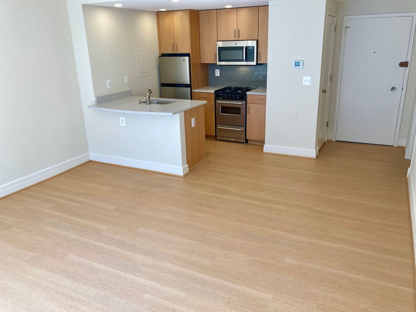 Washington Apartment: 1255 New Hampshire Avenue