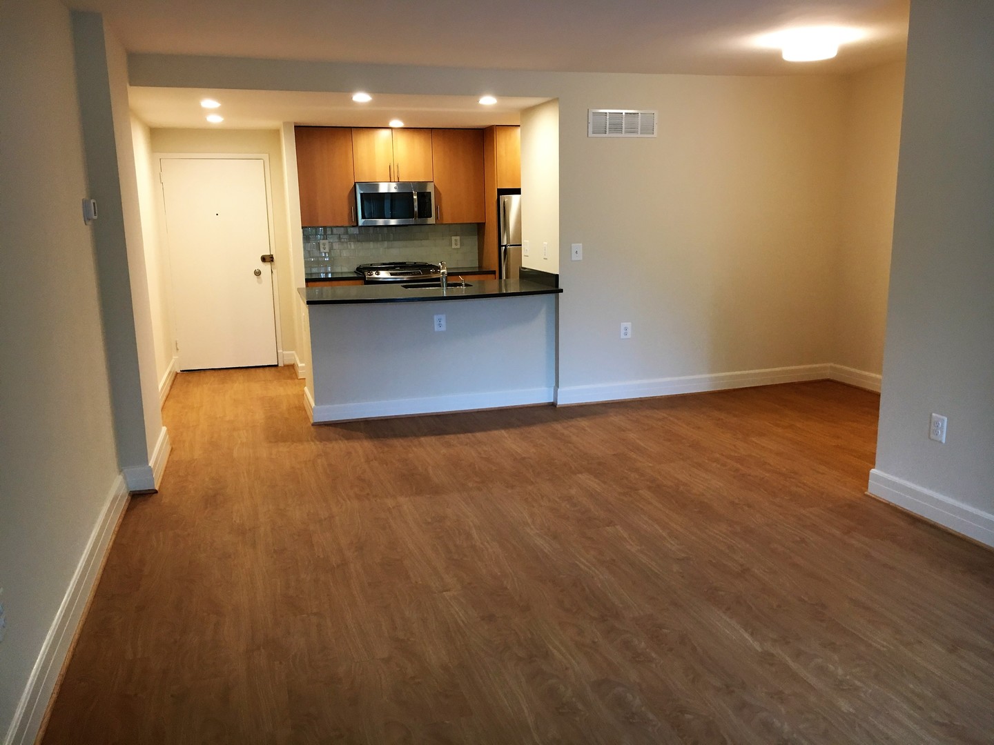 Washington Apartment: 1255 New Hampshire Avenue