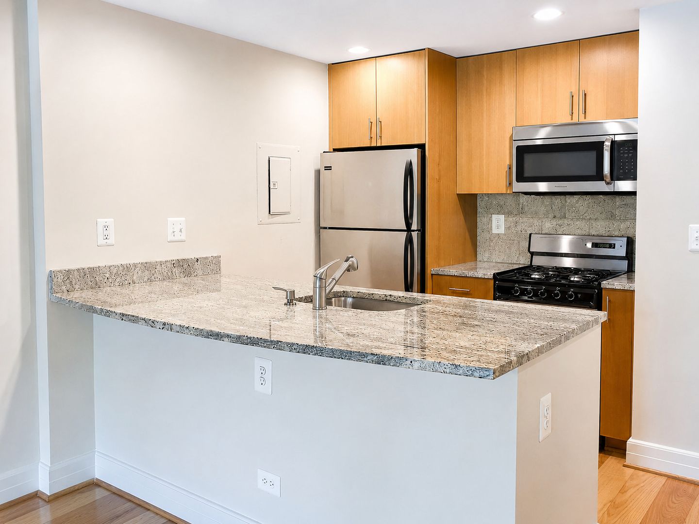 Washington Apartment: 1255 New Hampshire Avenue