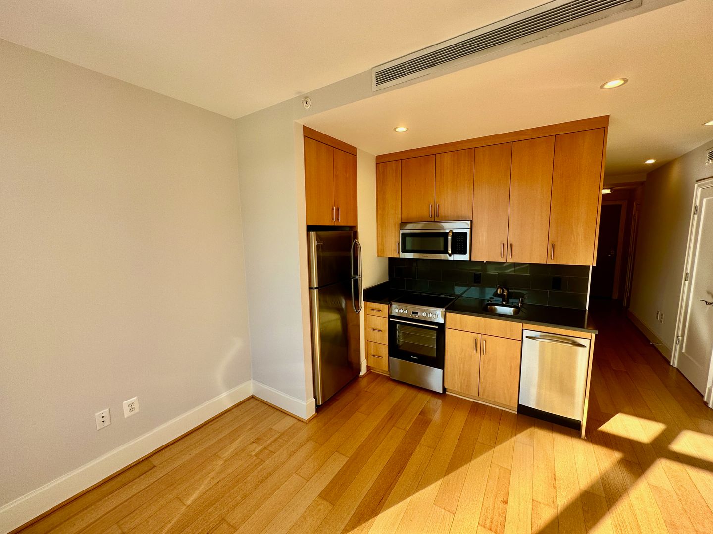 Washington Apartment: 1355 17th Street, NW