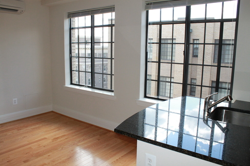 Top Floor, Spacious and Fully Updated! W/D in Unit! – photo 1