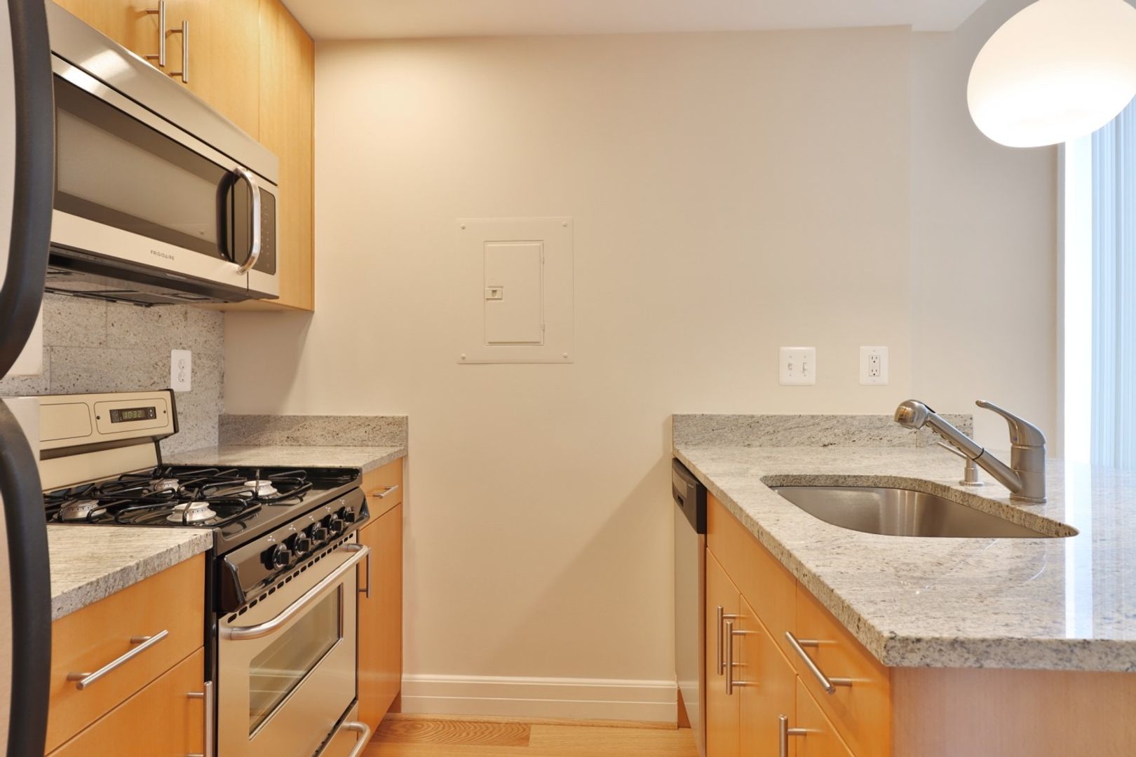 Washington Apartment: 1255 New Hampshire Avenue