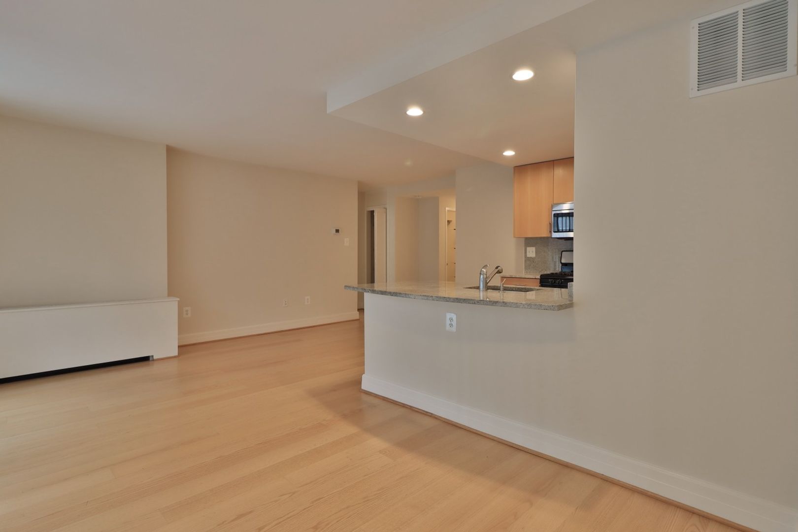 Washington Apartment: 1255 New Hampshire Avenue