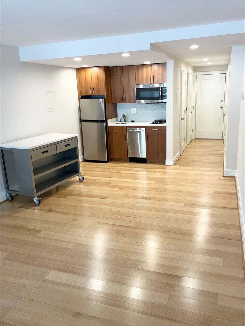 Washington Apartment: 1112 M Street, NW